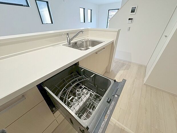 毎日の家事をサポートしてくれる食洗器も標準に装備。ちょっと嬉しい設備です