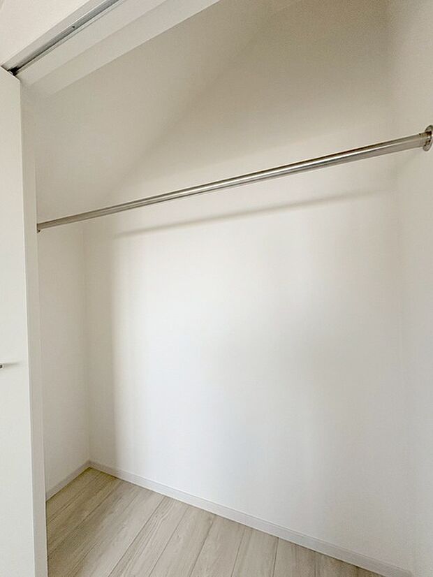 豊富な収納スペースもこの物件の特長の一つ。各所に収納が完備されており、生活をスッキリと整えることができます。