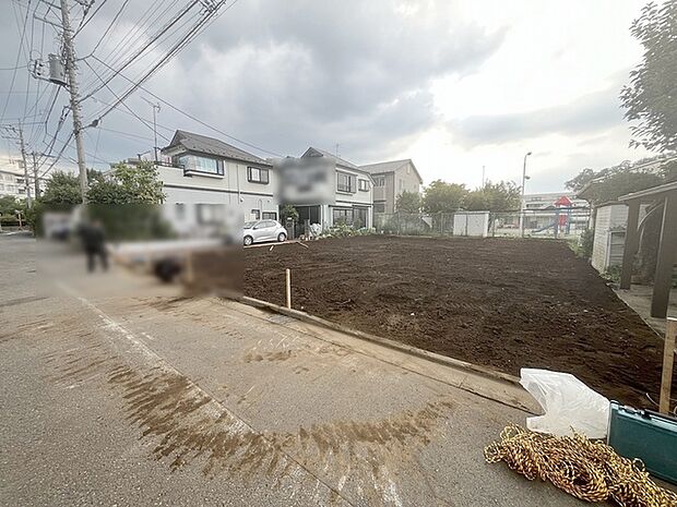 現在建物を建築中です、建築中の物件については現地確認の他、同施工会社の完成施工例のご案内、担当者のプレゼンテーションにてご検討ください。適切なご検討の方法をご説明させて頂きます。 