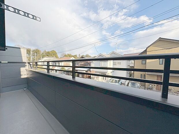 窓からの眺望です。実際に現地で眺望もご確認ください。