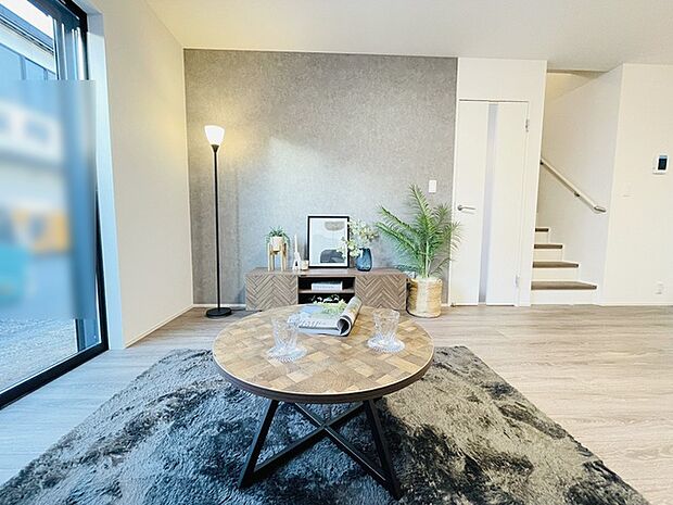 家族みんなが集まるリビング。広さを重視した家族全員が集まれるリビングは、住む上で大事な空間になります。 