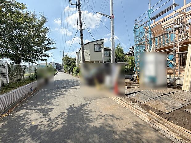 周辺は住宅が建ち並ぶ閑静な住宅街です。