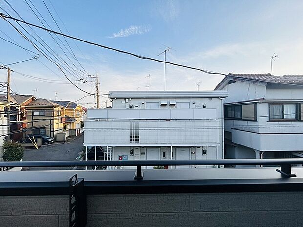 窓からの眺望です。実際に現地で眺望もご確認ください。 