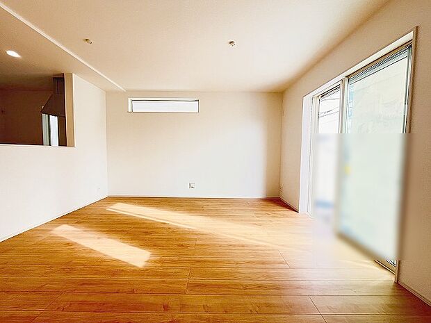 家族が食事するダイニングスペースをキッチンから見渡せる設計に。お料理をしながら家族とのコミュニケーションが増えそうな予感。 