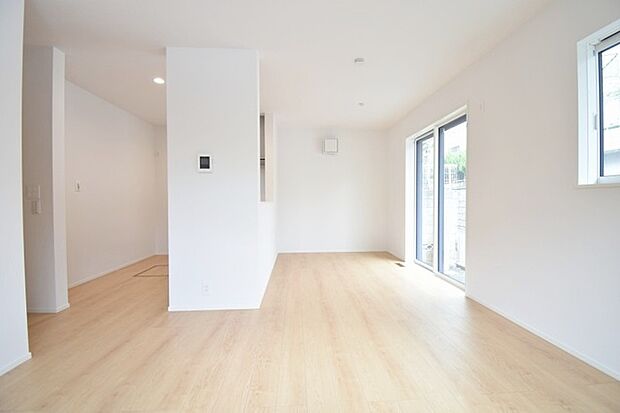 家族が食事するダイニングスペースをキッチンから見渡せる設計に。お料理をしながら家族とのコミュニケーションが増えそうな予感。 