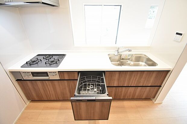 毎日の家事をサポートしてくれる食洗器も標準に装備。ちょっと嬉しい設備です
