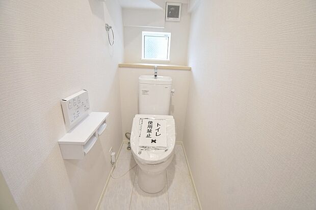 トイレにはウォシュレット機能を標準装備。