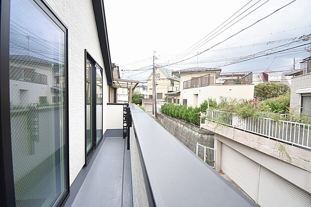 窓からの眺望です。実際に現地で眺望もご確認ください。