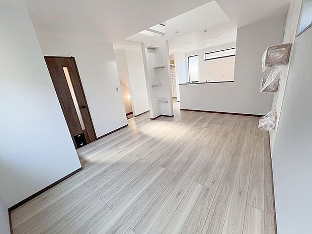 家族が食事するダイニングスペースをキッチンから見渡せる設計に。お料理をしながら家族とのコミュニケーションが増えそうな予感。 