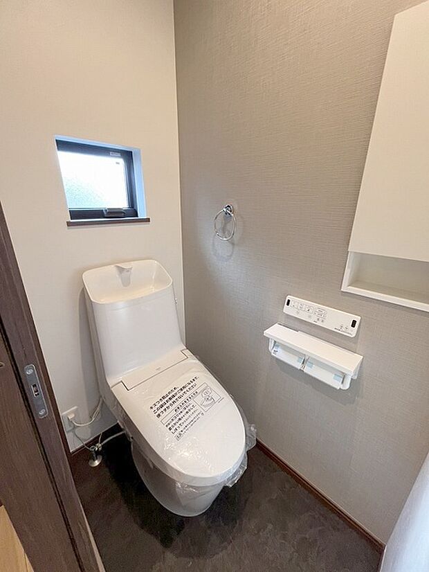 トイレにはウォシュレット機能を標準装備。 