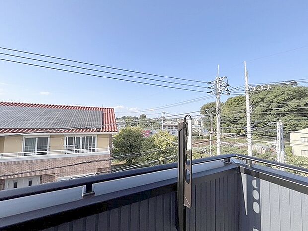 窓からの眺望です。実際に現地で眺望もご確認ください。 