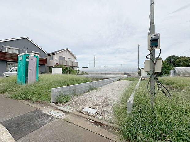 周辺のエリアで他にも沢山売りに出ている物件があります。インターネット掲載前の情報などもありますのでお気軽にお問合せください。まとめてご見学できます。 