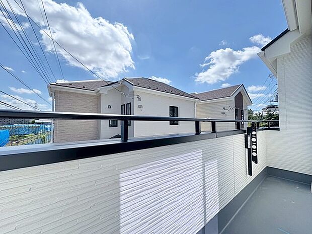 窓からの眺望です。実際に現地で眺望もご確認ください。 