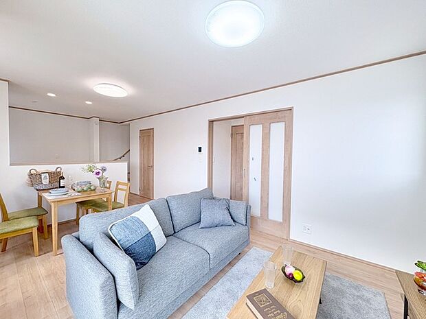 家族が一番集まる場所だから広々としつつも素敵な空間であって欲しい。みんながくつろぐリビングからキッチンまでが一つの空間のように繋がる間取り。 