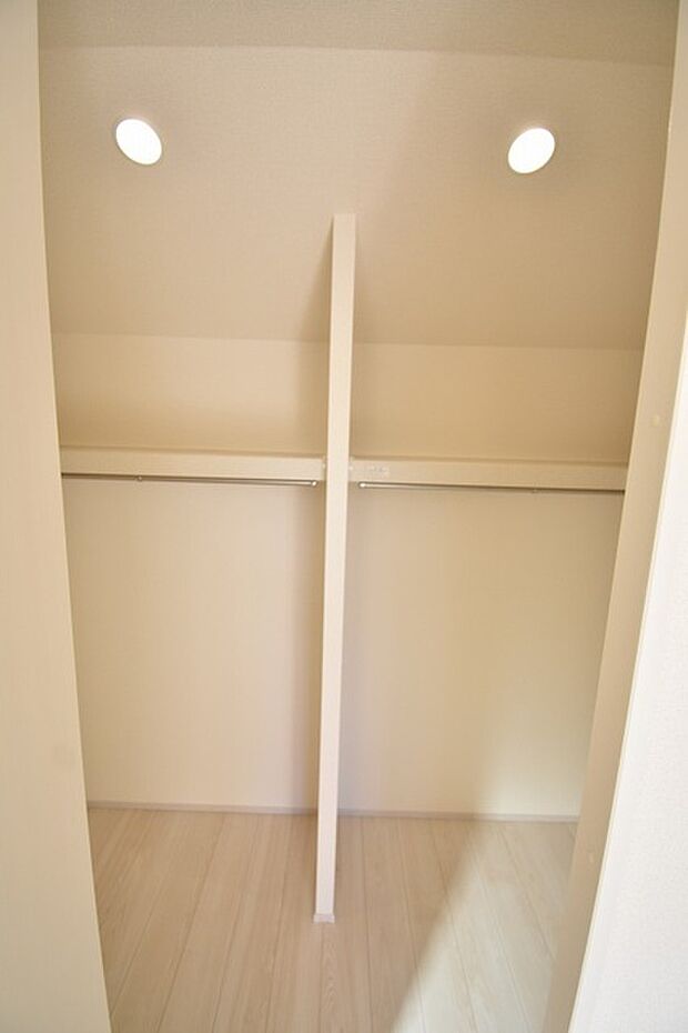 豊富な収納スペースもこの物件の特長の一つ。各所に収納が完備されており、生活をスッキリと整えることができます。 