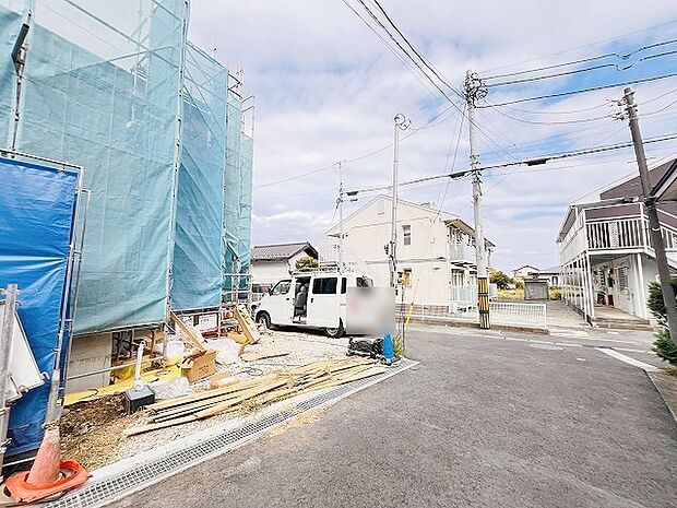 安心して暮らすことのできる住宅街。　住宅地の道路は一般に交通量が少なく車などの騒音が少ないため、住民にとって静かな生活環境が提供されます。 
