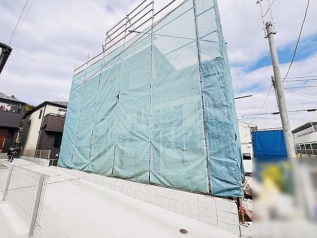 現在建物を建築中です、建築中の物件については現地確認の他、同施工会社の完成施工例のご案内、担当者のプレゼンテーションにてご検討ください。適切なご検討の方法をご説明させて頂きます。 