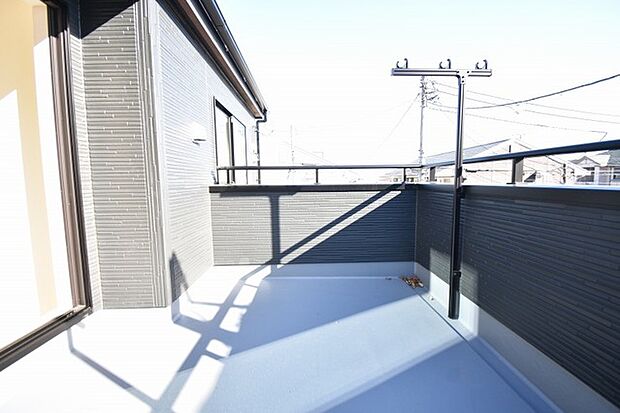 季節の変化や天気の良い日には、バルコニーでの時間が心地よく、気分をリフレッシュさせることができます。