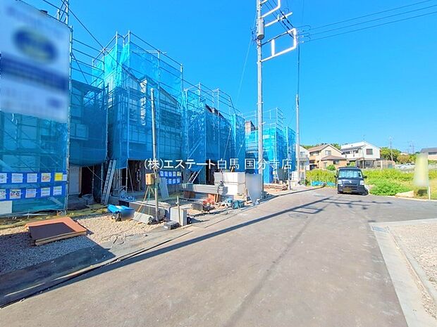 安心して暮らすことのできる住宅街。 住宅地の道路は一般に交通量が少なく車などの騒音が少ないため、住民にとって静かな生活環境が提供されます。