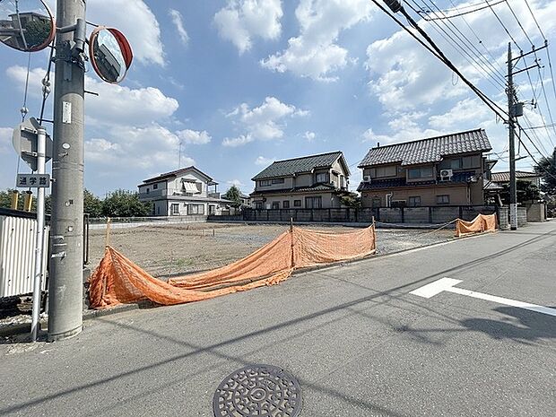 現在建物を建築中です、建築中の物件については現地確認の他、同施工会社の完成施工例のご案内、担当者のプレゼンテーションにてご検討ください。適切なご検討の方法をご説明させて頂きます。 