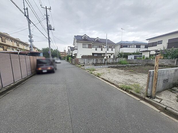 周辺は住宅が建ち並ぶ閑静な住宅街です。 