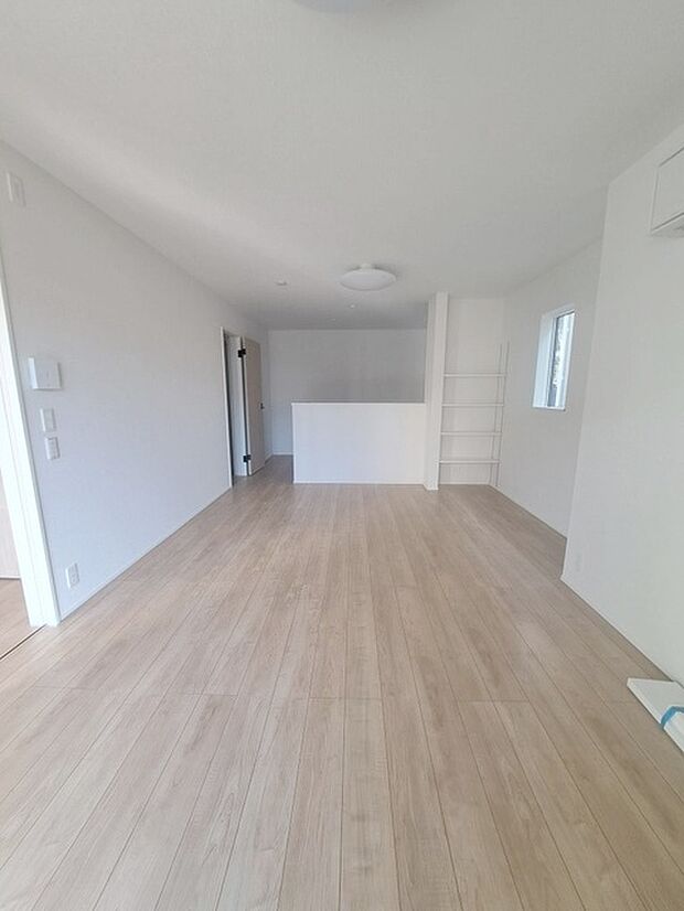 家族が食事するダイニングスペースをキッチンから見渡せる設計に。お料理をしながら家族とのコミュニケーションが増えそうな予感。