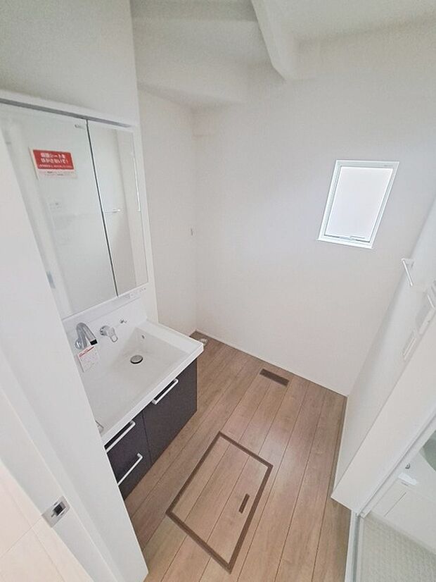 使いやすいタイプの洗面化粧台のあるランドリースペース