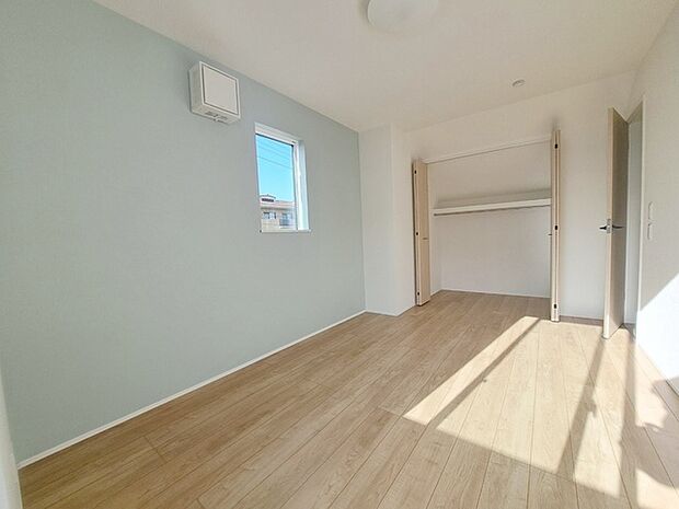 各お部屋に収納が設置されています。