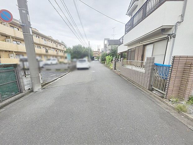 周辺は住宅が建ち並ぶ閑静な住宅街です。
