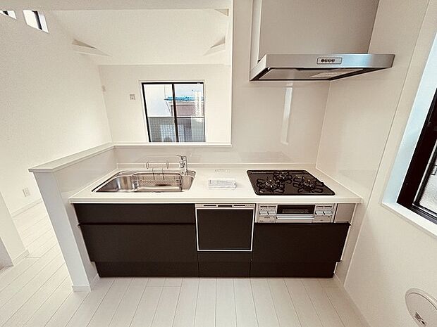 毎日の家事をサポートしてくれる食洗器も標準に装備。ちょっと嬉しい設備です IMG_5865