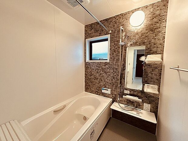 一日の疲れを癒してくれるゆったりとしたバスルームです。 IMG_5863