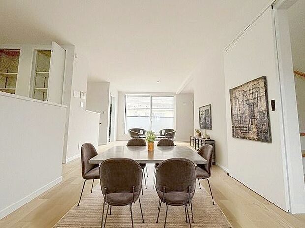 本画像はCGで作成しており、実際に現地に家具は置かれておりません。また、価格に家具は含まれておりません。