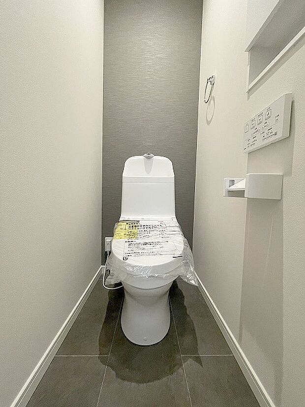 トイレにはウォシュレット機能を標準装備。