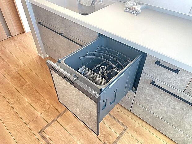 毎日の家事をサポートしてくれる食洗器も標準に装備。ちょっと嬉しい設備です