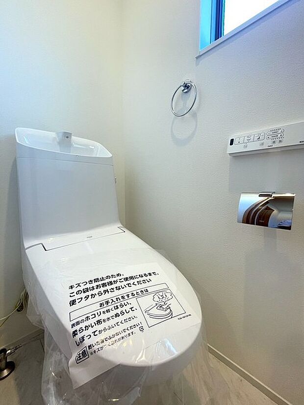 トイレにはウォシュレット機能を標準装備。