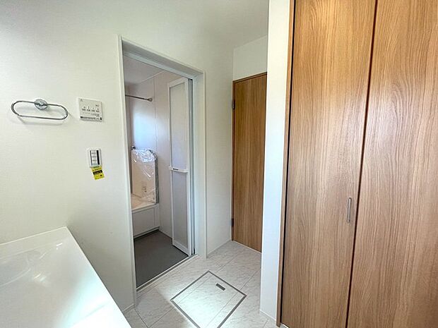 使いやすいタイプの洗面化粧台のあるランドリースペース