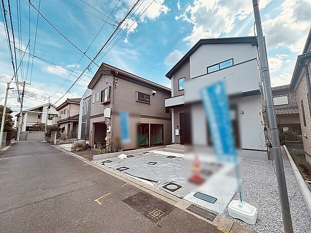 周辺の街並みの中で適度な主張、生活に溶け込むシンプルなデザインの外観が魅力の一戸建です。