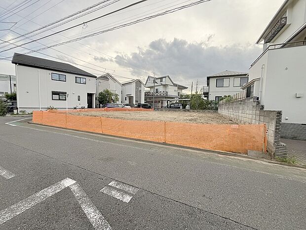 現地のご見学予約もスタートしました。周辺で売りに出ている物件も沢山御座います。まとめてご見学ができますのでお気軽にお申しつけください。