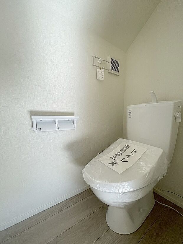 トイレにはウォシュレット機能を標準装備。