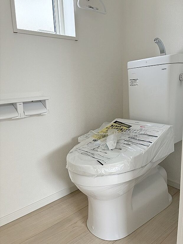 トイレにはウォシュレット機能を標準装備。 