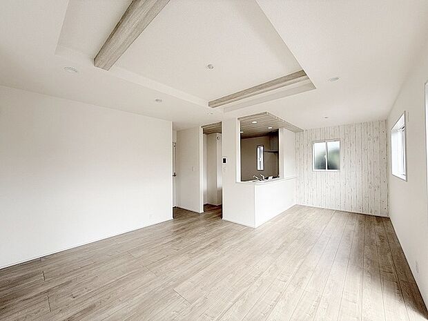 家族が一番集まる場所だから広々としつつも素敵な空間であって欲しい。みんながくつろぐリビングからキッチンまでが一つの空間のように繋がる間取り。 