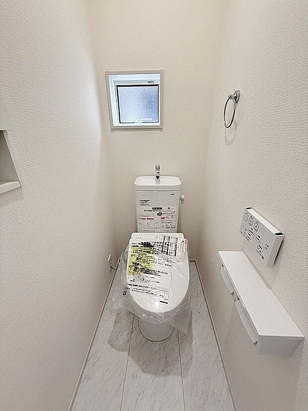 トイレにはウォシュレット機能を標準装備。 