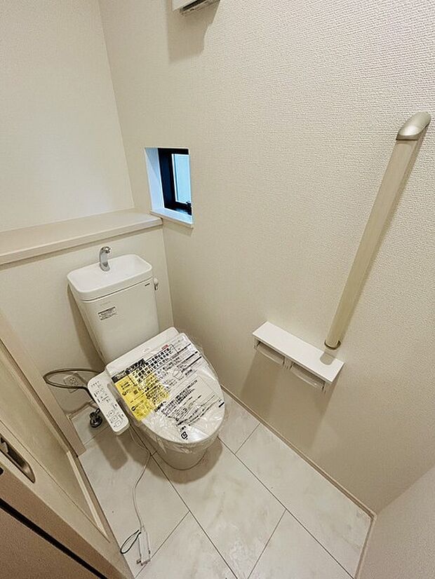 トイレにはウォシュレット機能を標準装備。