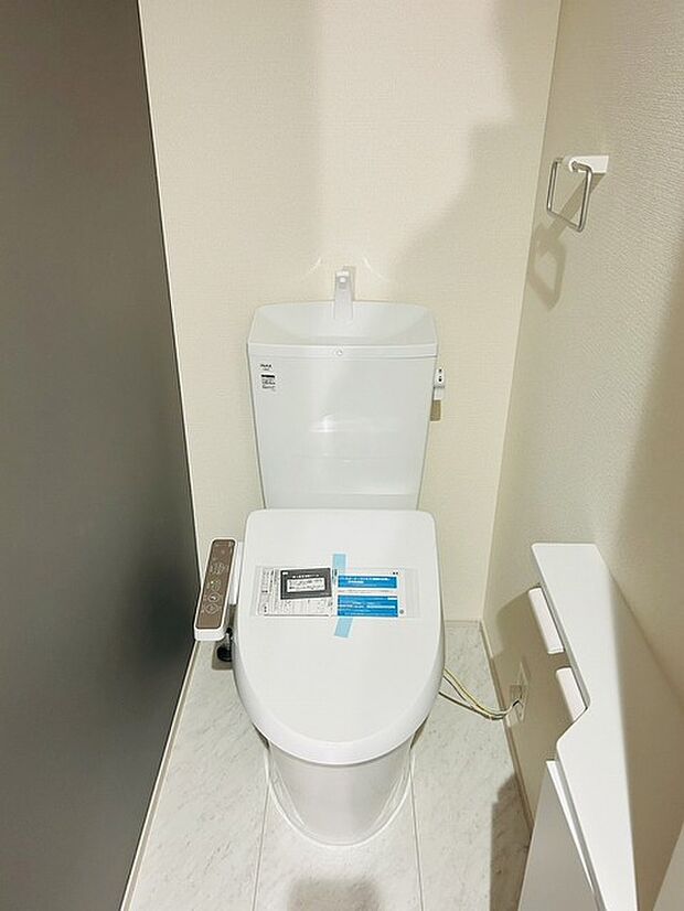 トイレにはウォシュレット機能を標準装備。