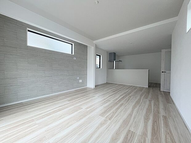 家族が食事するダイニングスペースをキッチンから見渡せる設計に。お料理をしながら家族とのコミュニケーションが増えそうな予感。