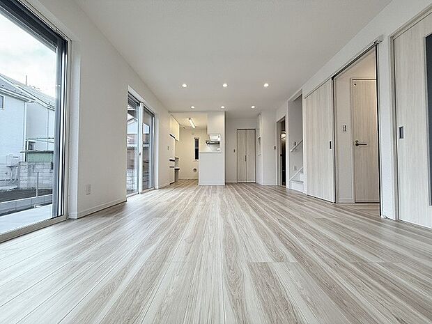 リビングの真ん中に階段がある人気のリビング階段。自然と家族のコミュニケーションが増えます。 