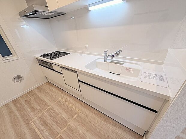 毎日の家事をサポートしてくれる食洗器も標準に装備。ちょっと嬉しい設備です