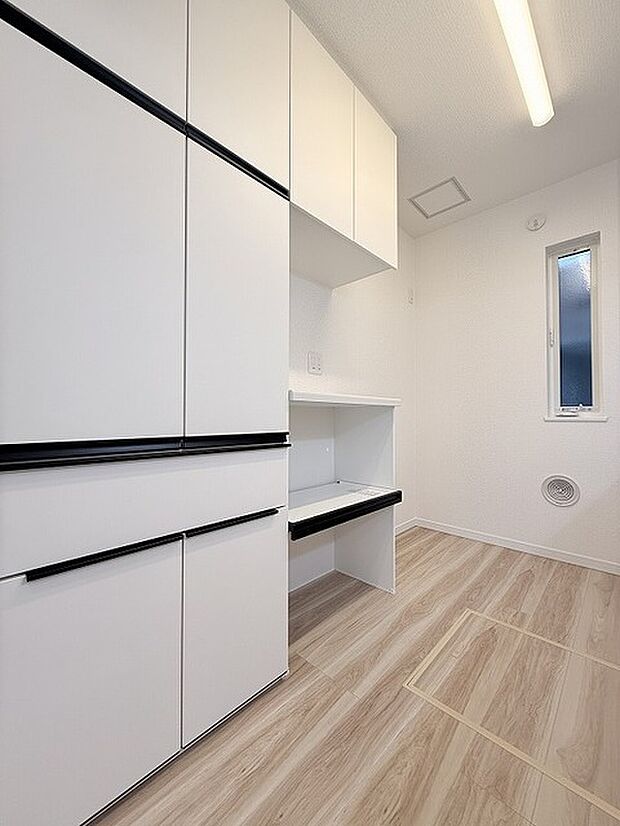 サイズの大きい2550タイプのカウンターキッチン、作業スペースもゆとりがあり、お子様とのお料理も楽しめるサイズ感。