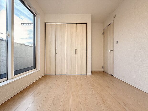 各所に効率的に配置された収納スペースがあり、日常のモノをすっきりと収納できます。