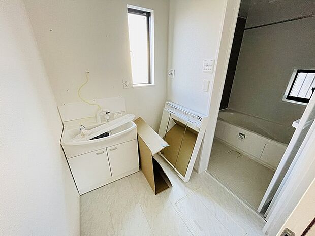 使いやすいタイプの洗面化粧台のあるランドリースペース 